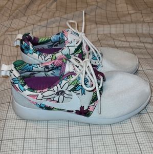 Women's Nike Roshe Shoes